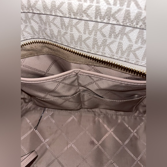 Vanilla & Pink Michael Kors purse - Picture 6 of 10
